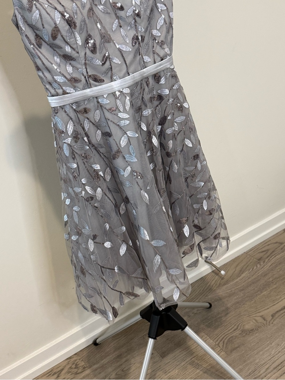 Quiz Silver Gray Sequin Embroidered Fit & Flare Dress Formal Homecoming Party - Picture 4 of 13